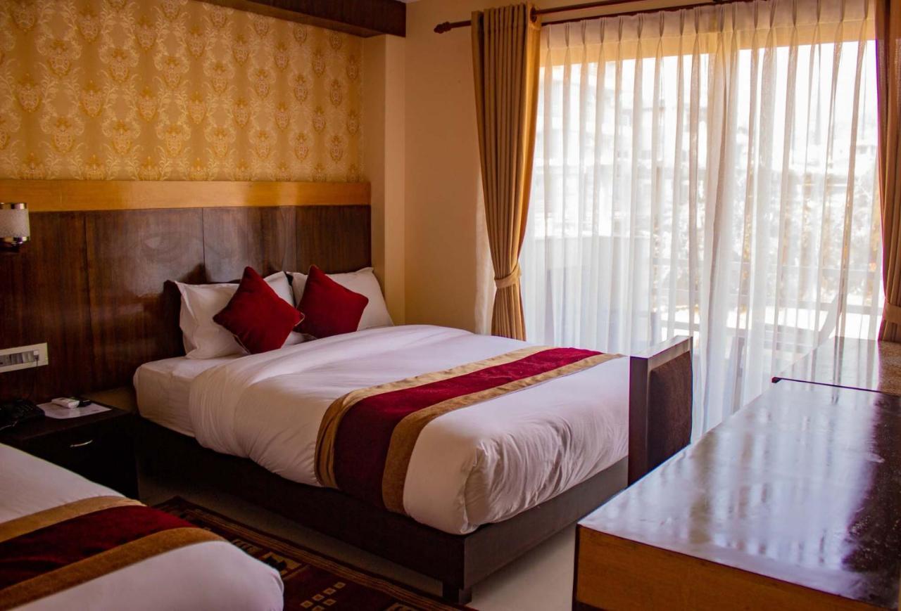 Hotel Silverline Pokhara Luaran gambar