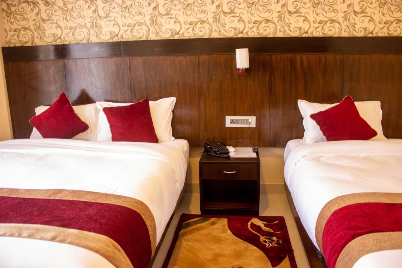 Hotel Silverline Pokhara Luaran gambar