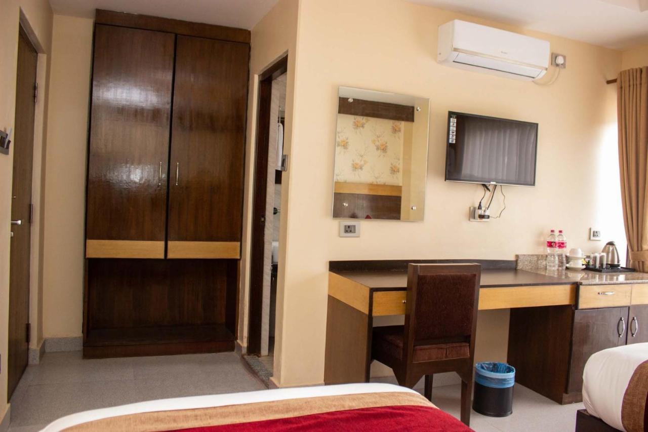 Hotel Silverline Pokhara Luaran gambar