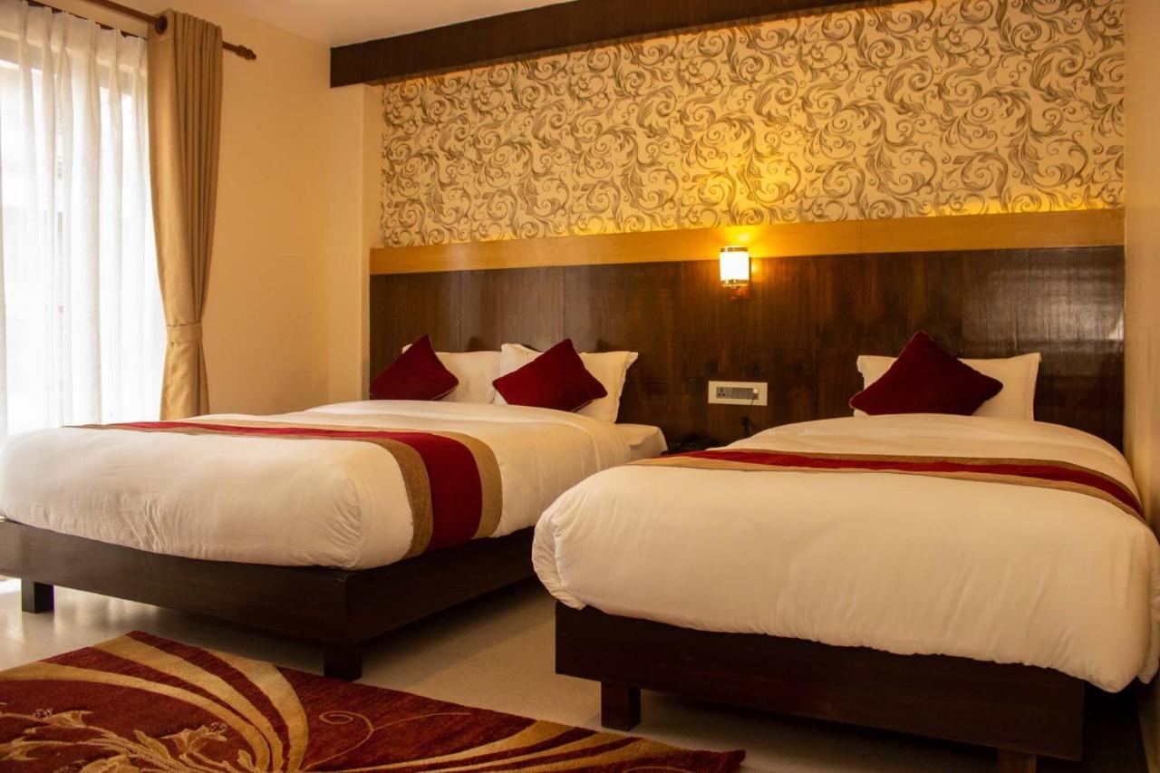 Hotel Silverline Pokhara Luaran gambar