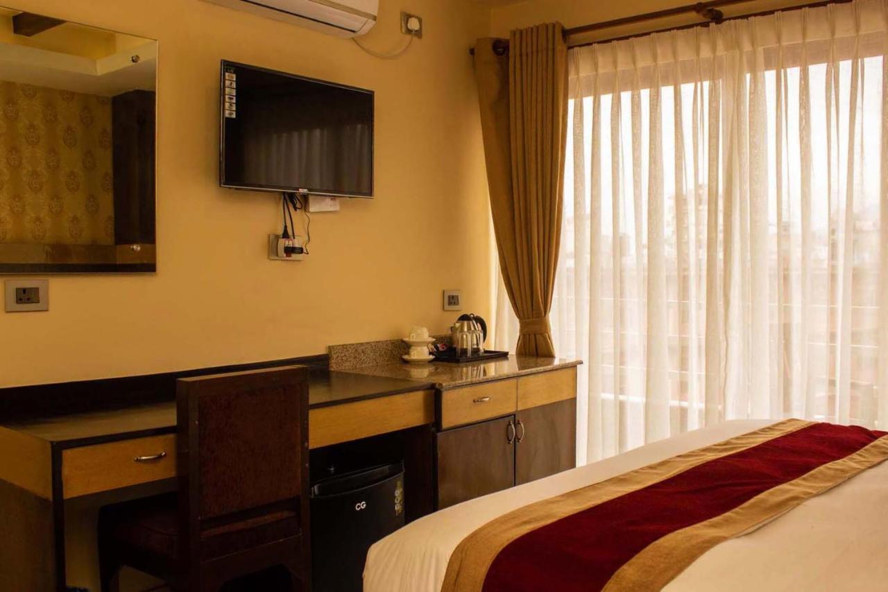 Hotel Silverline Pokhara Luaran gambar