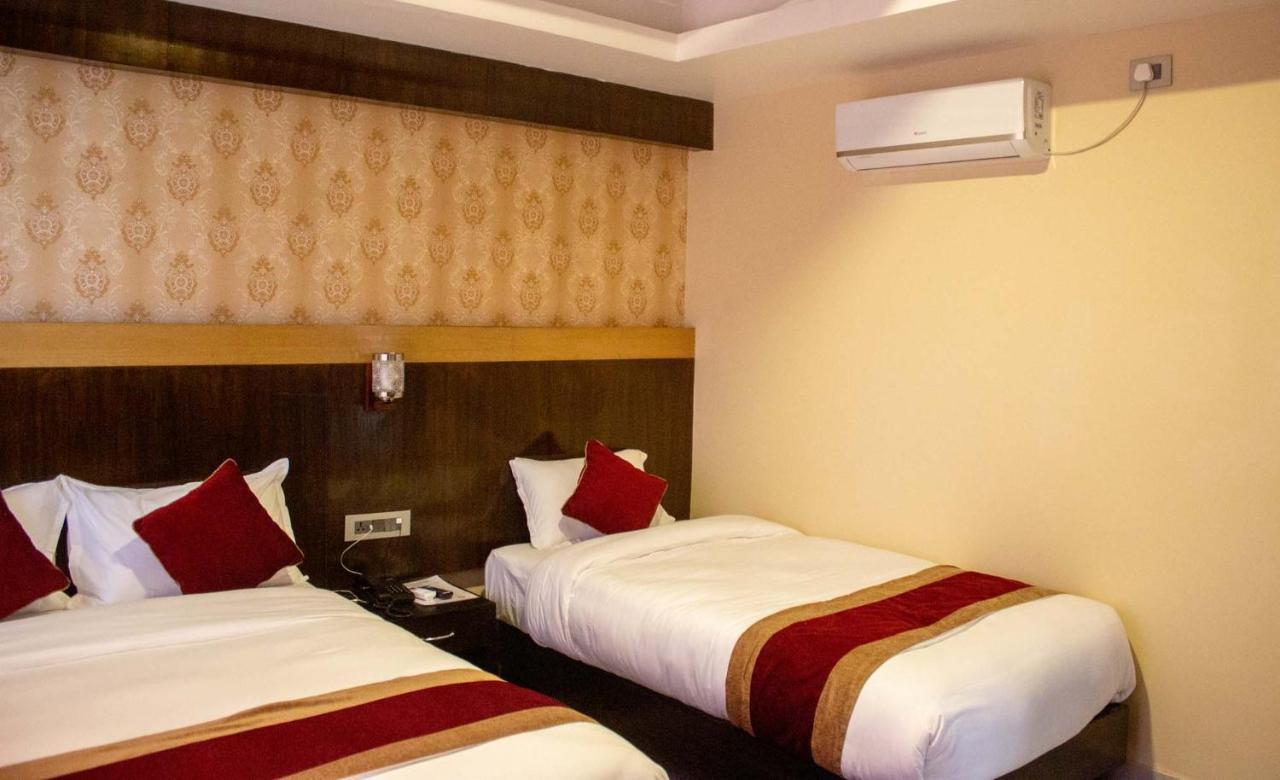 Hotel Silverline Pokhara Luaran gambar